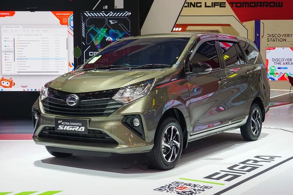 Foto Mobil Daihatsu Sigra saat pameran mobil