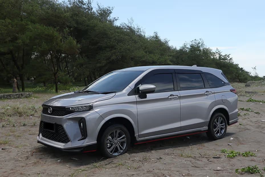 Foto Mobil Daihatsu Xenia putih
