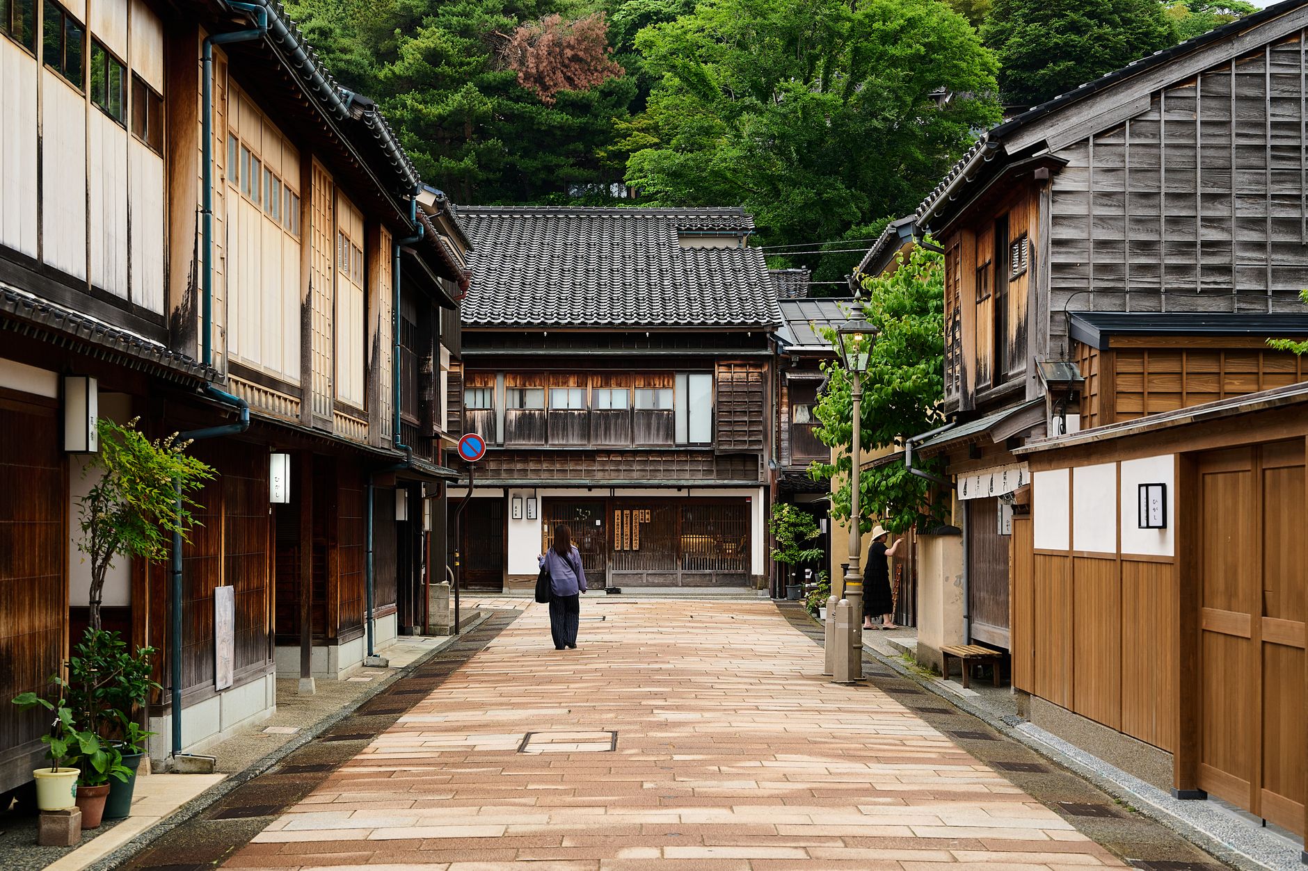 Tsuruko interior